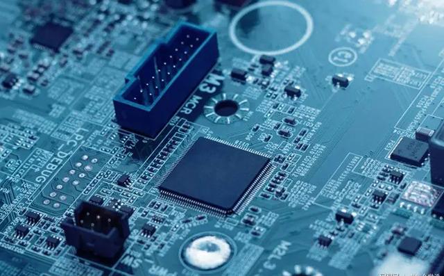 收購 Broadcom：主機總線適配器、RAID 控制卡、SAS 擴展器、硬盤驅動器
